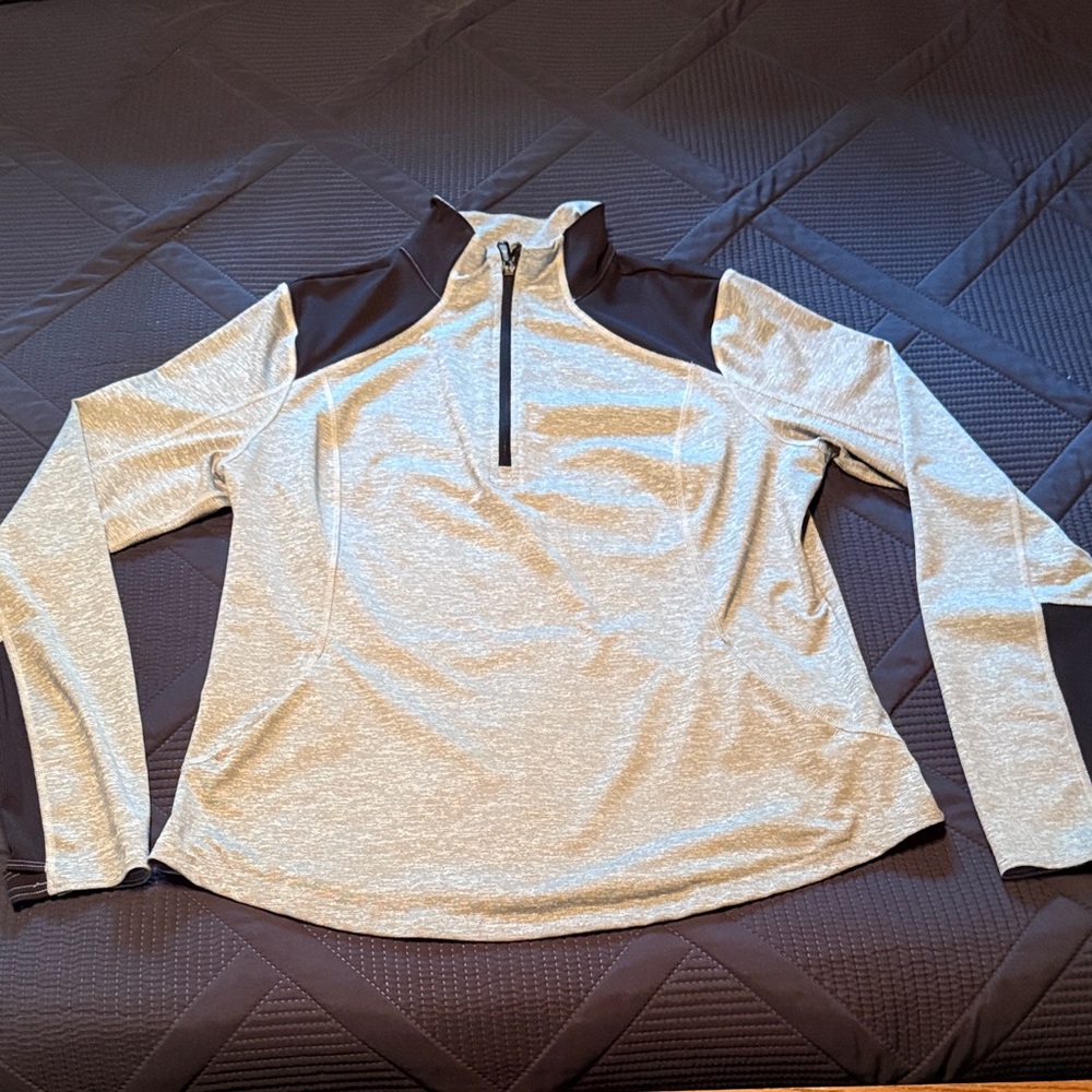Tek Gear Women's Black and Gray Pullover Hoodie